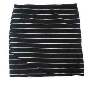 SO Women's Size XL Black White Striped Pull on Wrap Mini Skirt